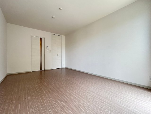その他部屋・スペース　広くて明るい寝室