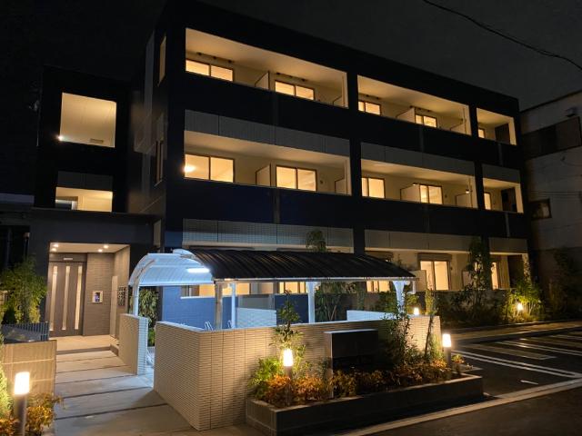 エントランス　外観写真（夜）