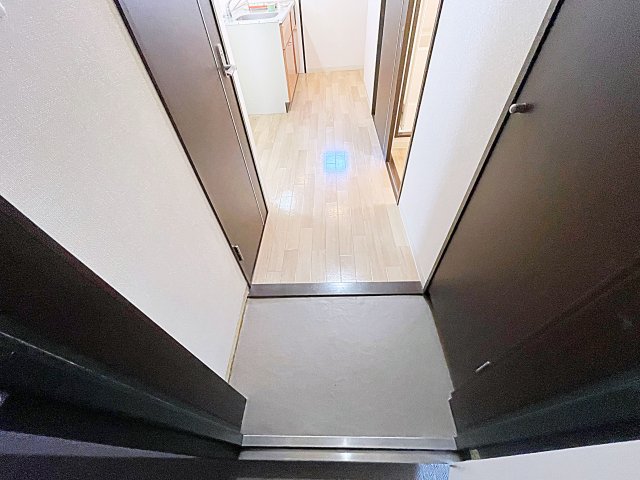 地下鉄桜通線 瑞穂運動場西駅 徒歩3分 4階建 築18年の玄関写真