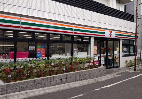 コンビニ　セブン－イレブン新宿中井駅前通り（コンビニ）まで2m
