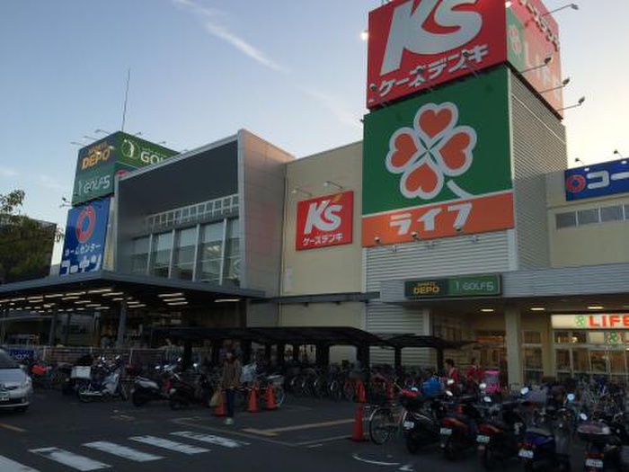スーパー　ライフ（スーパー）まで560m