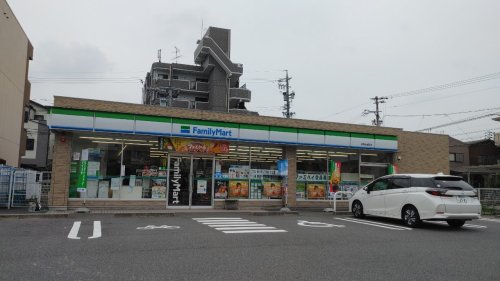 コンビニ　ファミリーマート 名西名塚町店（コンビニ）まで446m