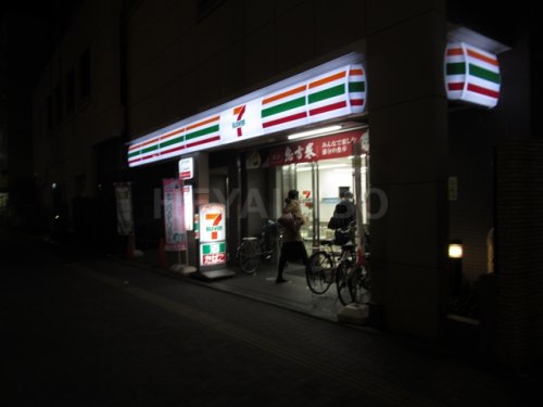 コンビニ　セブン-イレブン 文京千石駅前店（コンビニ）まで592m