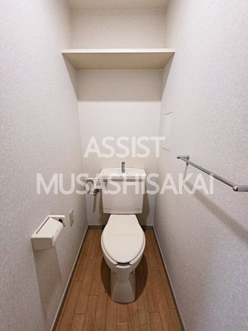 トイレ　写真：設備同仕様の別物件です