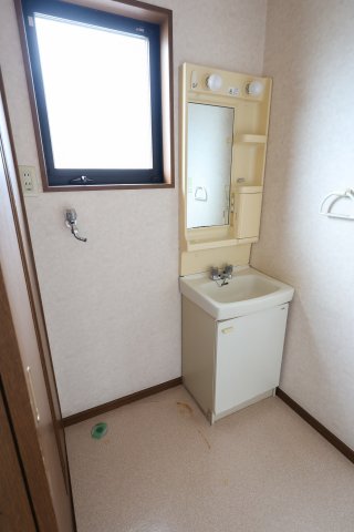 洗面設備　洗面・洗濯機置き場※2号棟のお写真です