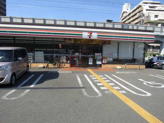 コンビニ　セブンイレブン大阪桑津1丁目店（コンビニ）まで111m