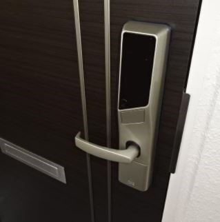 玄関　※同型タイプ参考写真