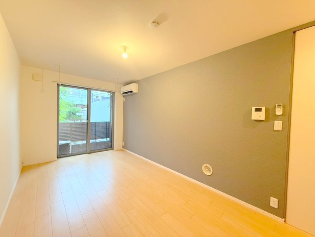 居室・リビング　★8.3畳の広めのお部屋です★