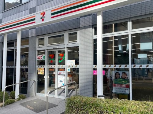 コンビニ　セブンイレブン 大阪靱本町2丁目店（コンビニ）まで718m