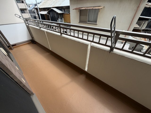 バルコニー　外からの目が気にならないバルコニーで洗濯物が干せます