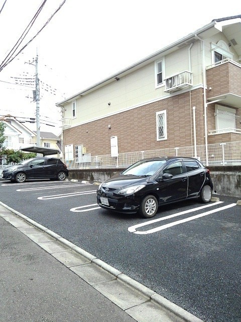 その他　依知南小学校まで200m