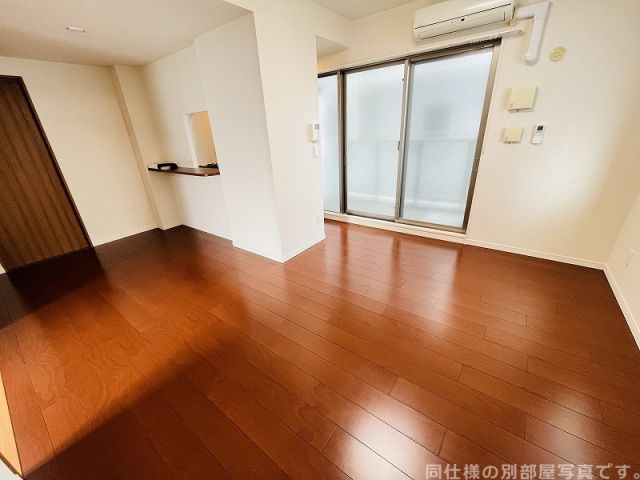 名駅アイサンメゾンの居間写真