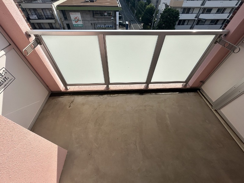 バルコニー　同建物別号室