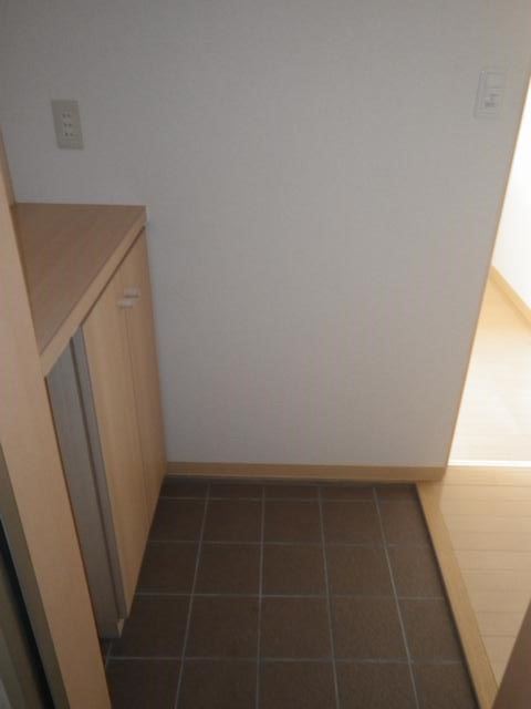 MAS 2013 B棟の玄関写真