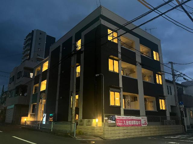 建物外観　外観写真（夜）
