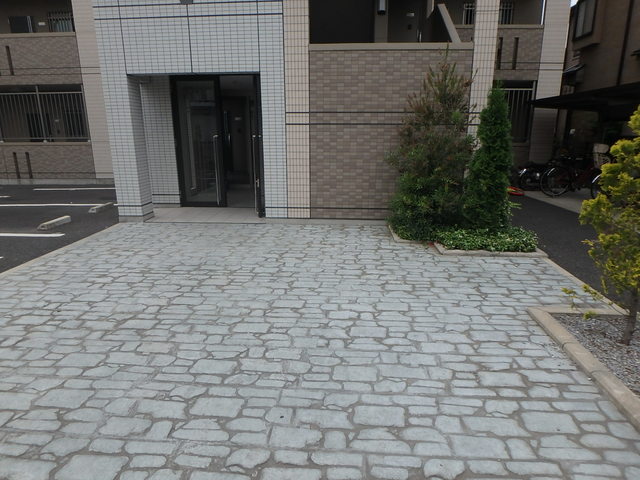 ＪＲ京浜東北線 蕨駅 バス乗車時間：10分 最寄りバス停で下車 徒歩6分 3階建 築15年の外観写真