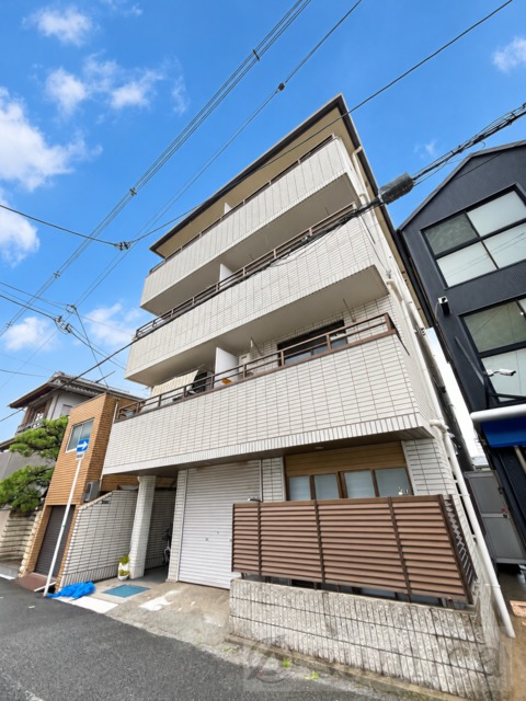建物外観　便利な立地のファミリーマンションです♪