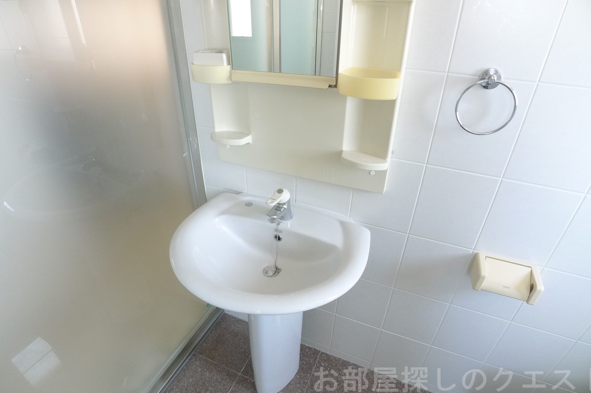 洗面設備　（写真は同物件反転）