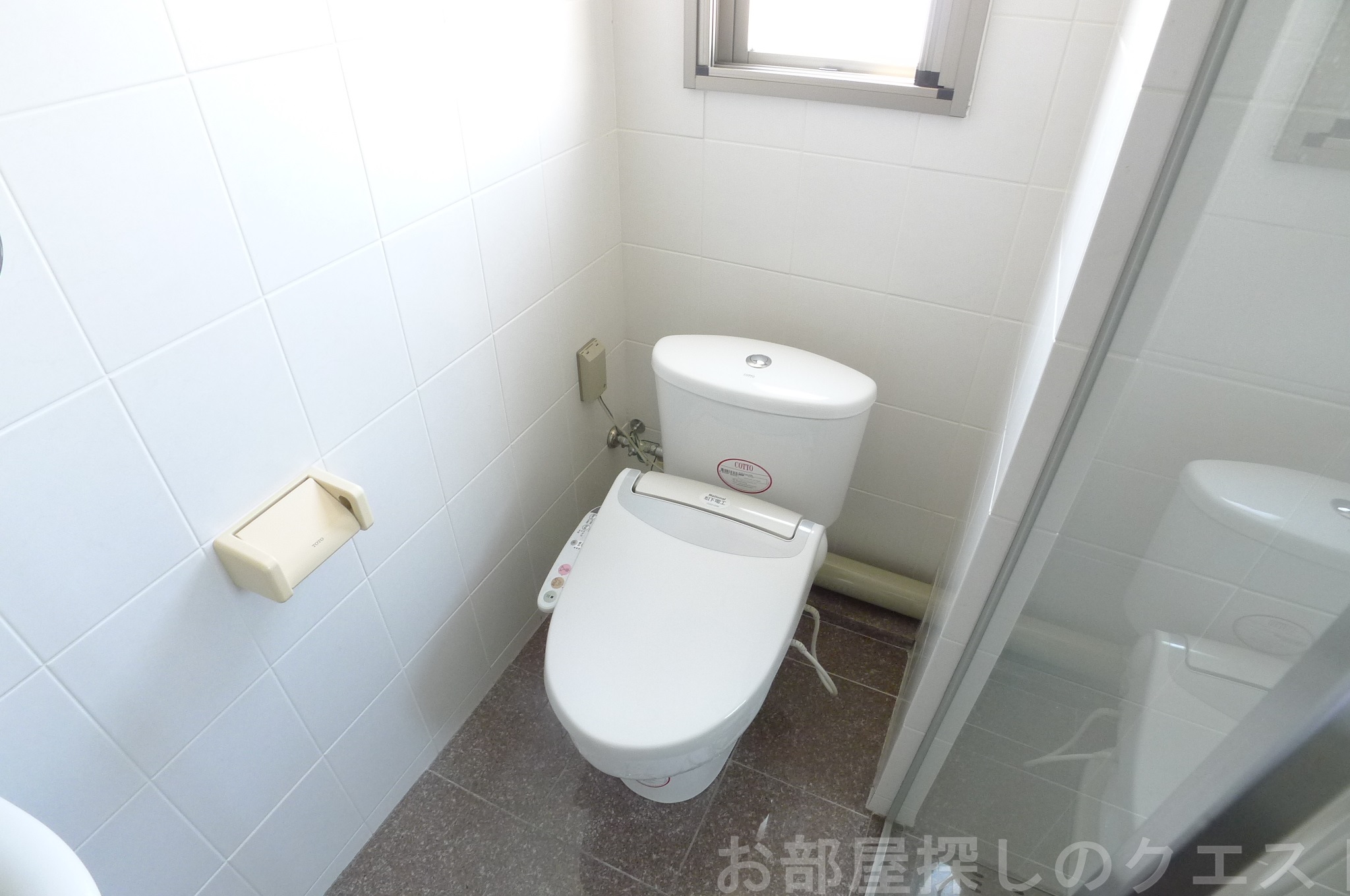 トイレ　（写真は同物件反転）