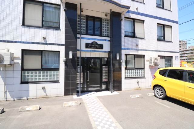 エントランス　建物入り口！