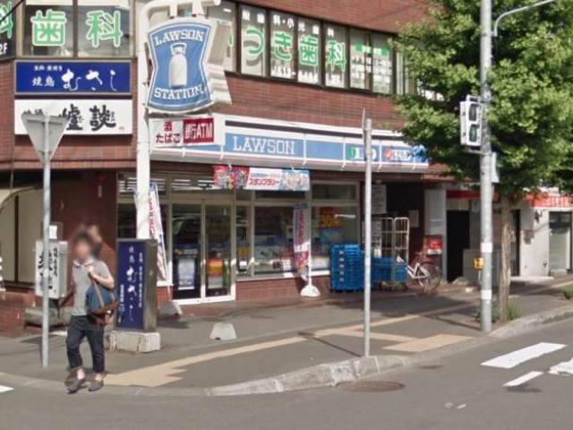 コンビニ　ローソン二十四軒1条店（コンビニ）まで128m