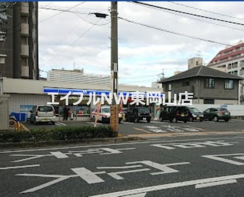 コンビニ　ローソン岡山門田屋敷店（コンビニ）まで108m
