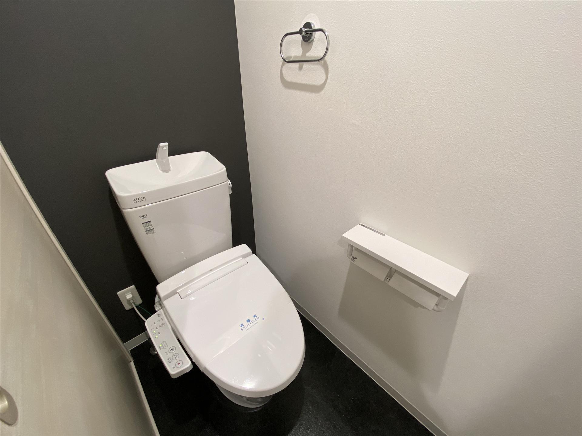 トイレ　温水洗浄便座付きのトイレです