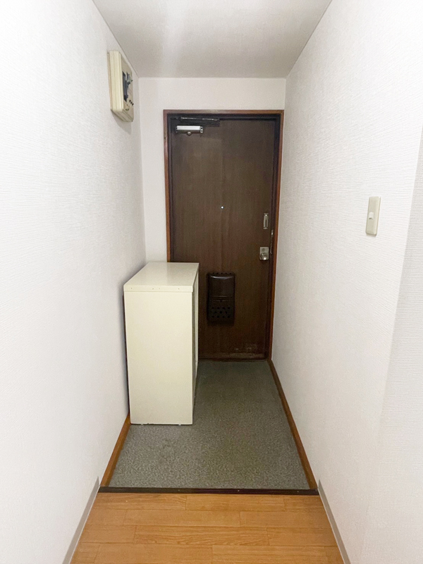 玄関　異なる場合は現況を優先します。
