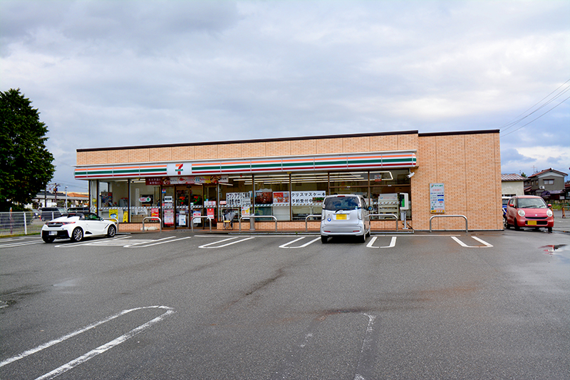 コンビニ　セブンイレブン富山荏原店（コンビニ）まで710m