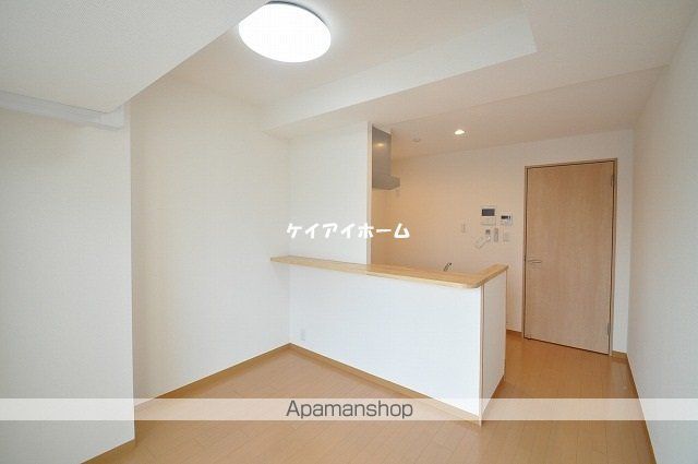 ＪＲ山陽本線 岡山駅 徒歩10分 15階建 築10年の居間写真