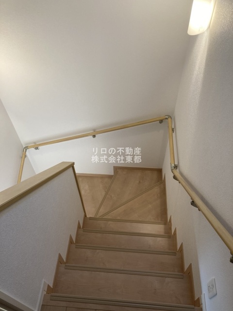 その他　室内階段♪手すりがついてるので上り下り安心です☆