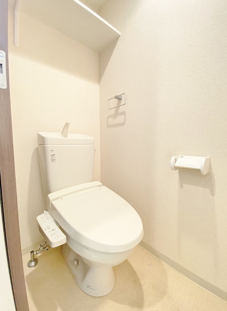 ＪＲ東海道本線 新大阪駅 徒歩12分 14階建 築10年のトイレ写真