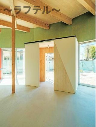 入間市黒須2丁目住宅の玄関写真