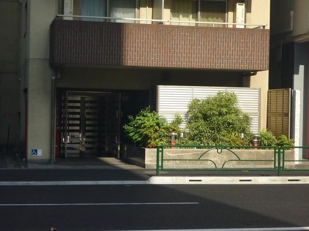 エントランス　プレール・ドゥーク新宿御苑