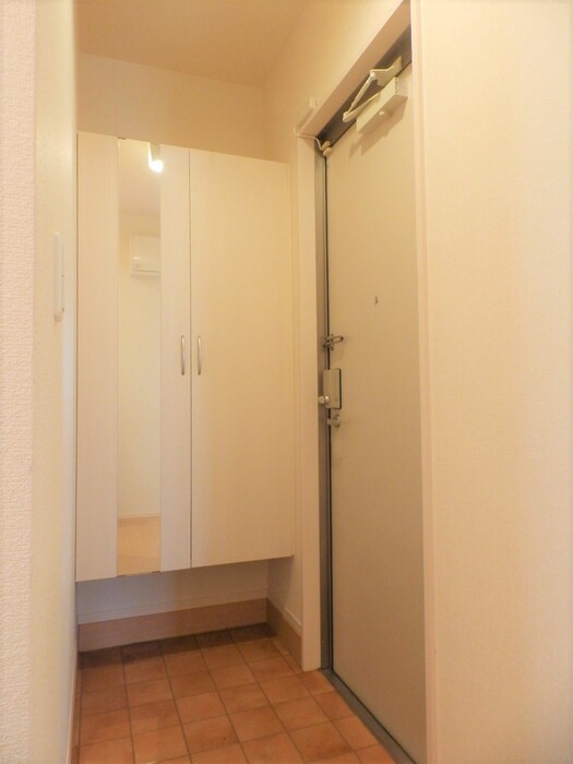 オッツ春日の玄関写真