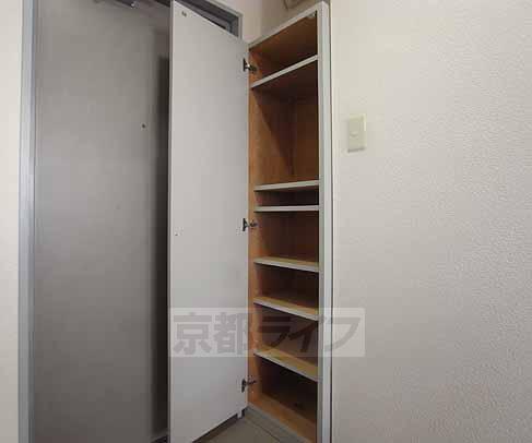 槇島センタービルの玄関写真