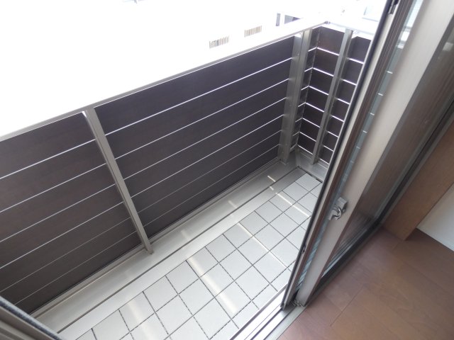 バルコニー　外からの目が気にならないバルコニーで洗濯物が干せます