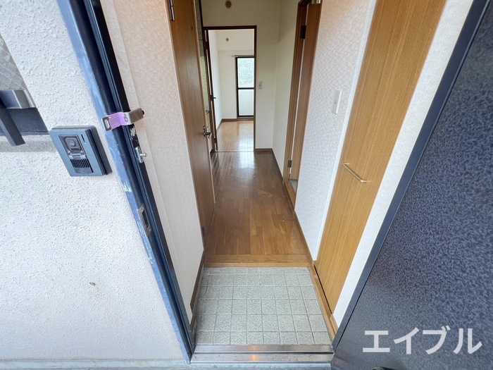 クレベール柏原の玄関写真