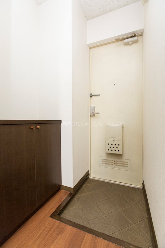 フローラルカワダの玄関写真