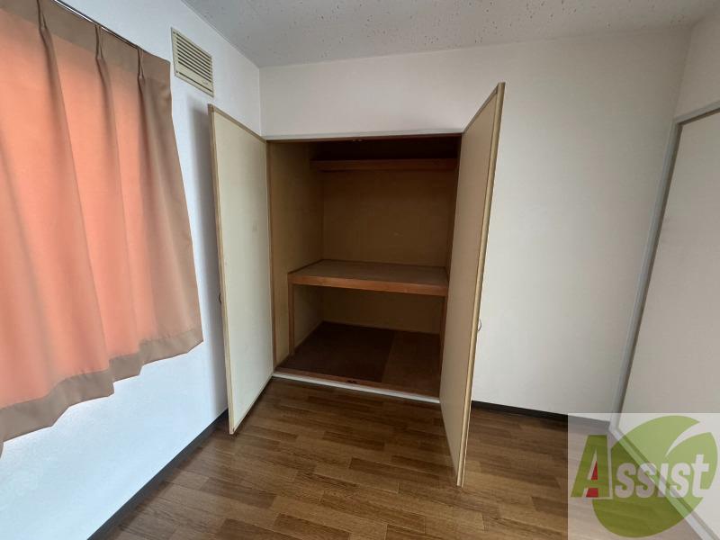 収納　寝室の収納です。部屋がすっきり片付きます。