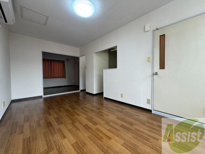 居室・リビング　広くてキレイなお部屋が広がっていて、充実した生活が送れそう。