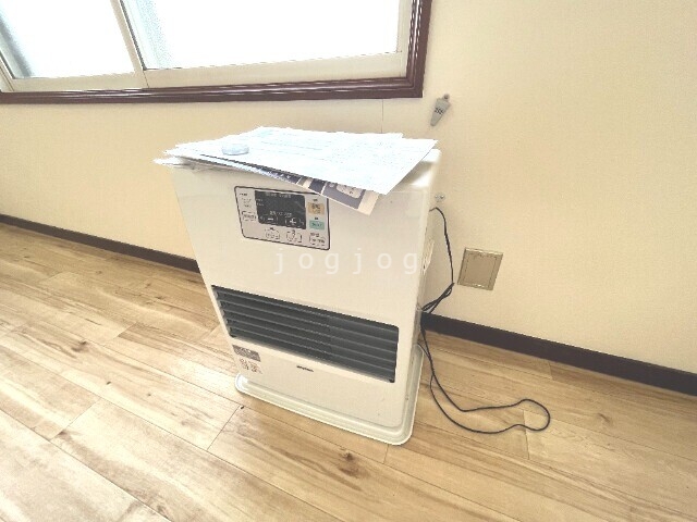 その他設備　灯油ＦＦ式ストーブ