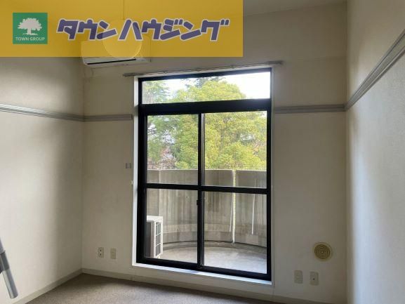 レオパレスパティオの居間写真