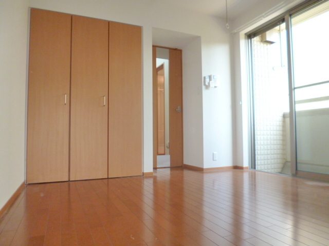 居室・リビング　★明るいフローリングの角部屋です★