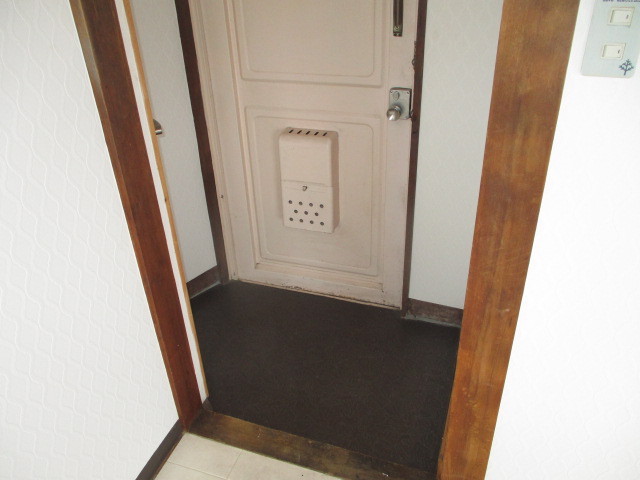 西田辺マンションの玄関写真