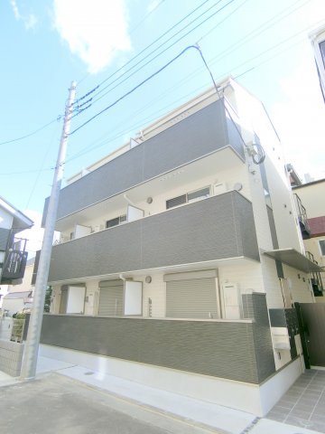 建物外観　2018年3月築木造地上3階建て総戸数9戸ペット可賃貸アパー