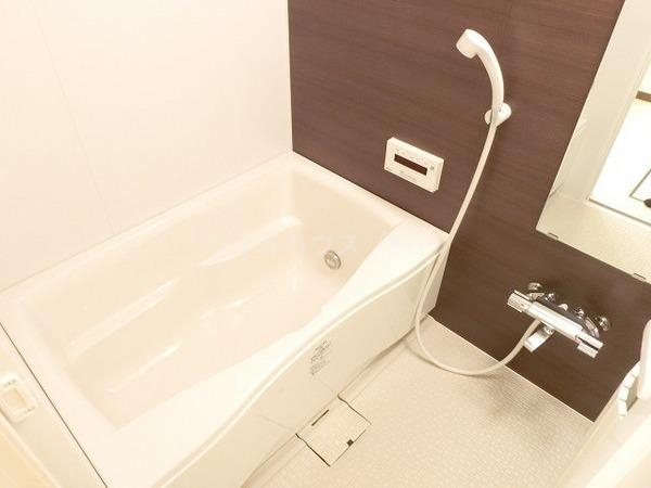バス・シャワールーム　浴室乾燥機、追い焚き機能付きバス！