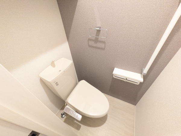 トイレ　温水シャワー付きトイレです