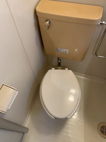 トイレ　同設備別のお部屋　シンプルなトイレ