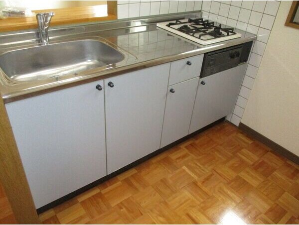 キッチン　※写真は同じマンションの違う部屋のものになります。